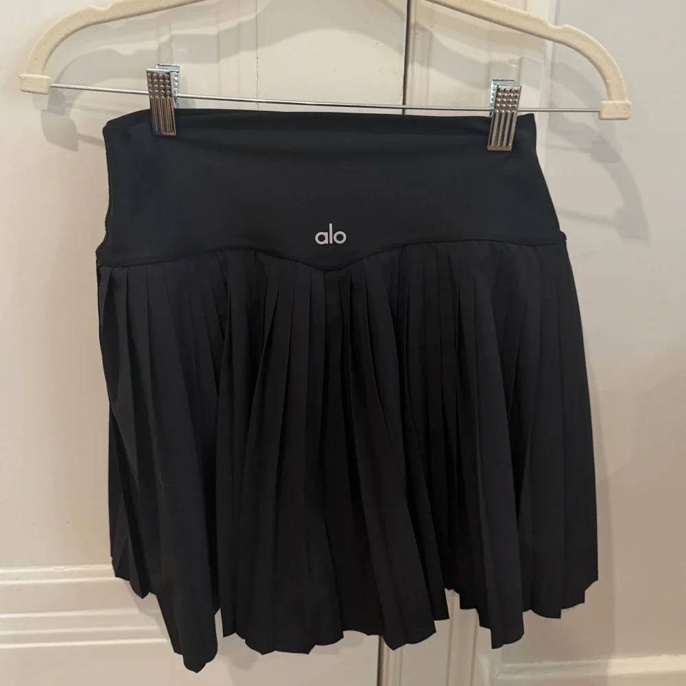 ALO Yoga NWT Black Pleated Mini Skirt